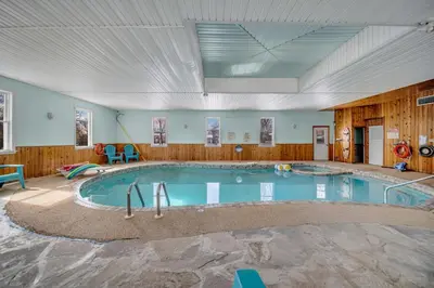 Gallery image of Marmora and Lake Inn Honeymoon Suite in Marmora