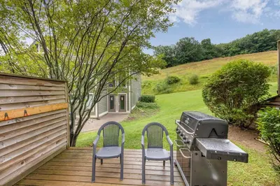 Gallery image of Slope View Chalet Walk to the Village - Patio in Blue Mountains
