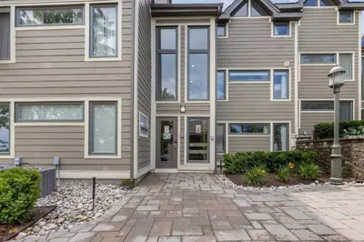 Gallery image of Slope View Chalet Walk to the Village - Patio in Blue Mountains