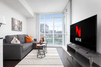 Gallery image of Downtown Escape Stylish Condo with City Views in Toronto