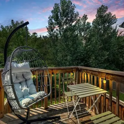 Chic Open-Concept 5 Beds Home by Airport and Highways