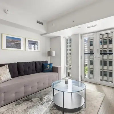 Modern 1Bd & Den in Downtown Toronto