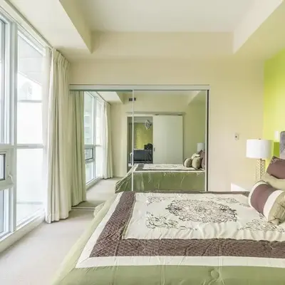 Classic 1BR & Den Apartment in Downtown Gym Pool