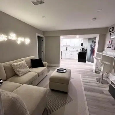 Modern Suite in Etobicoke - Near Airport & Downtown!