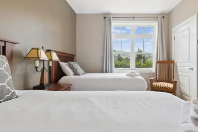 two beds in a room with a window at Fore Seasons Escape with Golf in Backyard in Blue Mountains