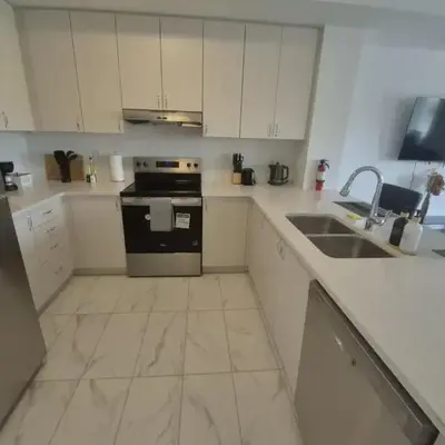 Stylish 3BR 2.5 Bath Townhouse with Patio and parking