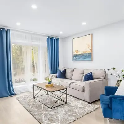 Charming 3-Bed House with Hot Tub close to Downtown