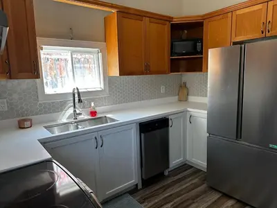 Gallery image of Renovated 2 bdrm apartment in central Hamilton in Hamilton