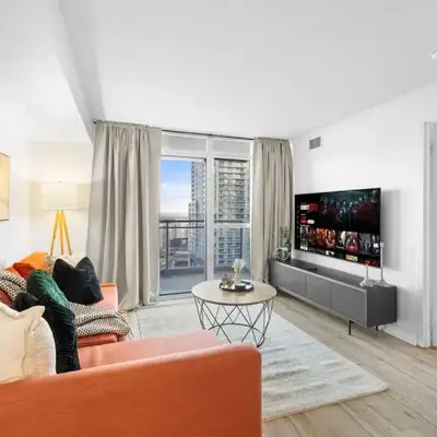 Modern Lakefront Esc Stylish 2BR Condo with Patio