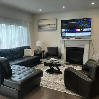 Modern 5-bedroom house close to Ardagh Bluffs
