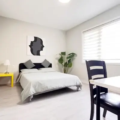 Yonge Finch Subway Modern Suite with En Suite Bathroom