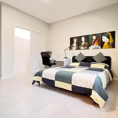 Modern Room with En Suite Bath Yonge Finch Sub