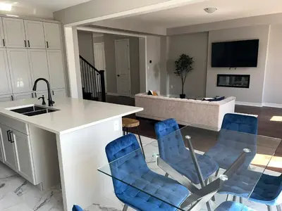 Gallery image of 4 bedroom Pickering home in Pickering