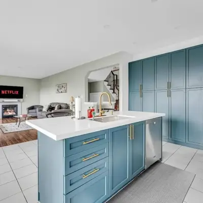 Luxury Mansion with Chefs Kitchen by Niagara Falls