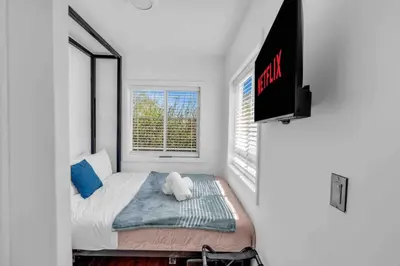 Gallery image of One of a Kind Stay Container Tiny Home by Falls in Niagara Falls