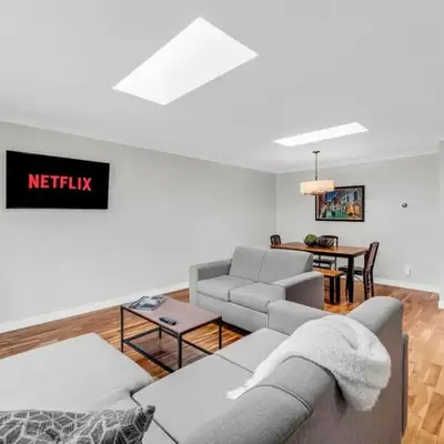 Bright 6BR Near Niagara Falls with BBQ Yard