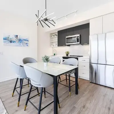 Spacious 3-Bedroom SkyLoft with Beautiful City Views and Parking