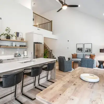 2 Bdrm New Stylish Apt for up to 6 ppl in Niagara