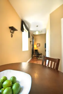 a bowl of limes on a plate on a table at Superior 5 in Niagara Falls