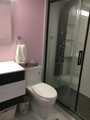 a bathroom with a toilet and a glass shower at Hamilton condo, close to Toronto and Niagara Falls in Hamilton