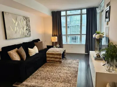 Gallery image of Vibrant City Stay 2BR Free parking & Wi-Fi in Toronto
