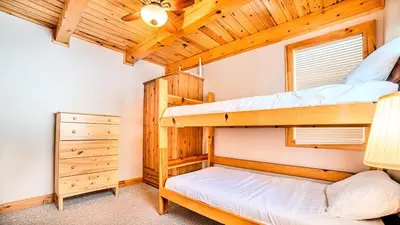 a bedroom with two bunk beds in a cabin at #90 Lakefront 3-bdrm Chalet in Muskoka in Port Carling