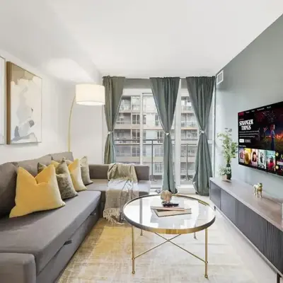Upscale King Suite Near CN Tower with Free Parking