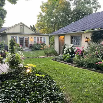 Modern French Cottage in Old Town The 506