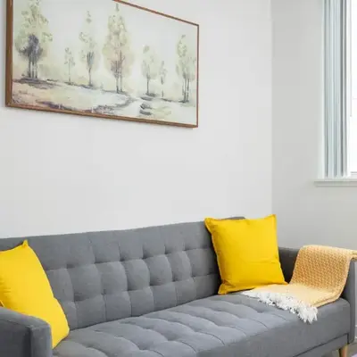 Modern 2 Bed Condo in the Junction+Parking