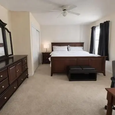 Private & Spacious King-size Bedroom with 3 Bath access! Brampton Shared Home with Full Kitchen