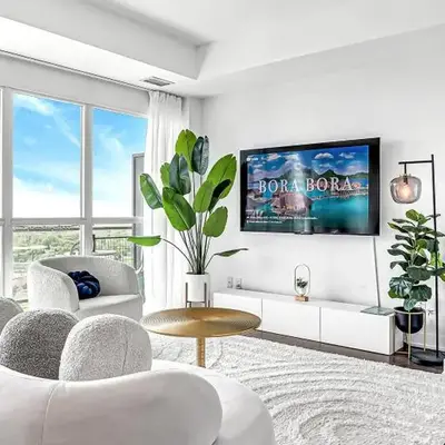 Charming lakeview suite with parking