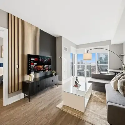 Modern City Condo with Parking Walk to CN Tower