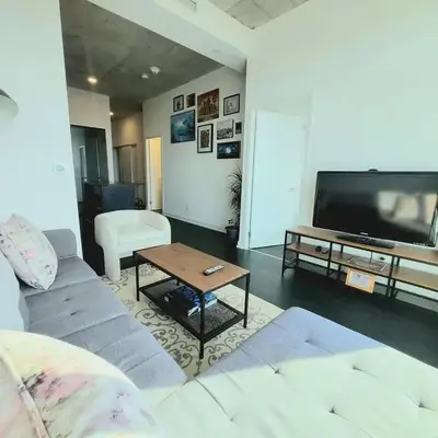 Feel at home Spacious Industrial Style