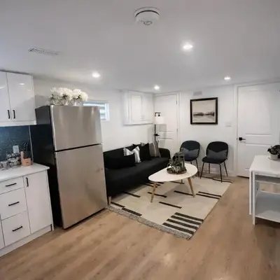2 Bed Newly Renovated unit near Falls and Buffalo