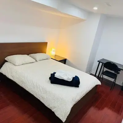Private Deluxe basement suiteP1