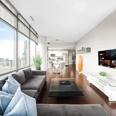 Lux Penthouse Retreat Near Yorkville with Parking