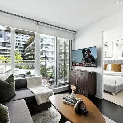 Modern CityPlace Retreat King Bed & Balcony
