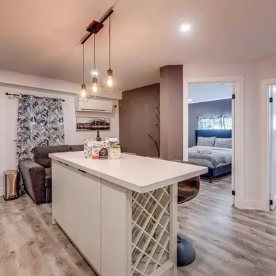 Modern 2 Bed Unit Near the Falls