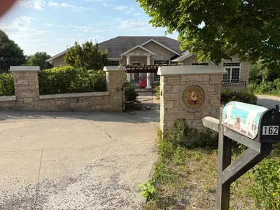 a house with a mailbox in front of a house at Lakeview in Colborne