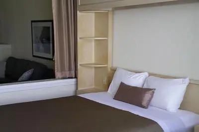 a bedroom with a large bed with a window at Royal Harbour Resort in Thornbury