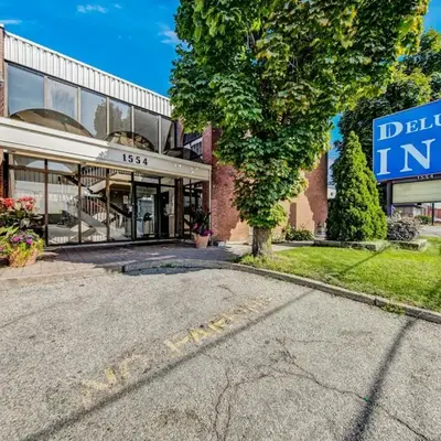 Deluxe Inn