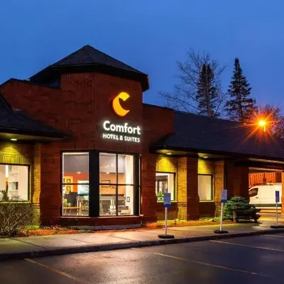 Comfort Hotel & Suites