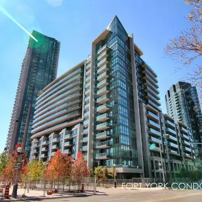 Lakefront living Downtown Toronto - Free Parking