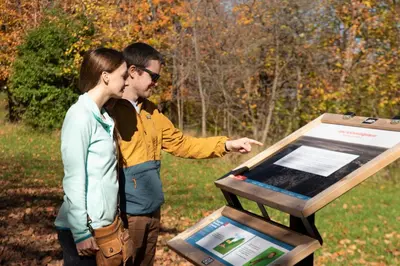 a man and a woman pointing at a machine at Blue Mountain Resort Inn in Blue Mountains
