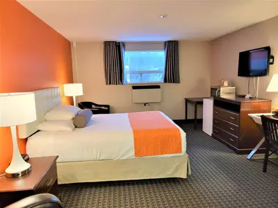 a hotel room with a bed and a television at Howard Johnson by Wyndham Gravenhurst in Gravenhurst