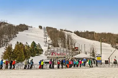 a crowd of people standing in front of a ski lift at Mountainwalk in Blue Mountains