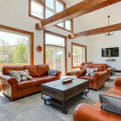 Luxury Mountain Retreat with private hot tub 82958