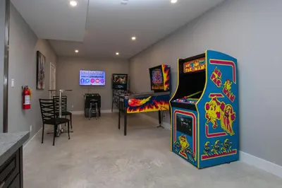 a room with two arcade games and a video game at 107 Birchview Trail in Blue Mountains