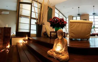 a statue sitting on the floor of a room with lights at Executive Hotel Cosmopolitan Toronto in Toronto
