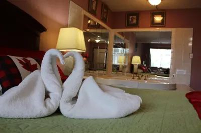 two towel swans sitting on top of a bed at Ritz Inn Niagara in Niagara Falls